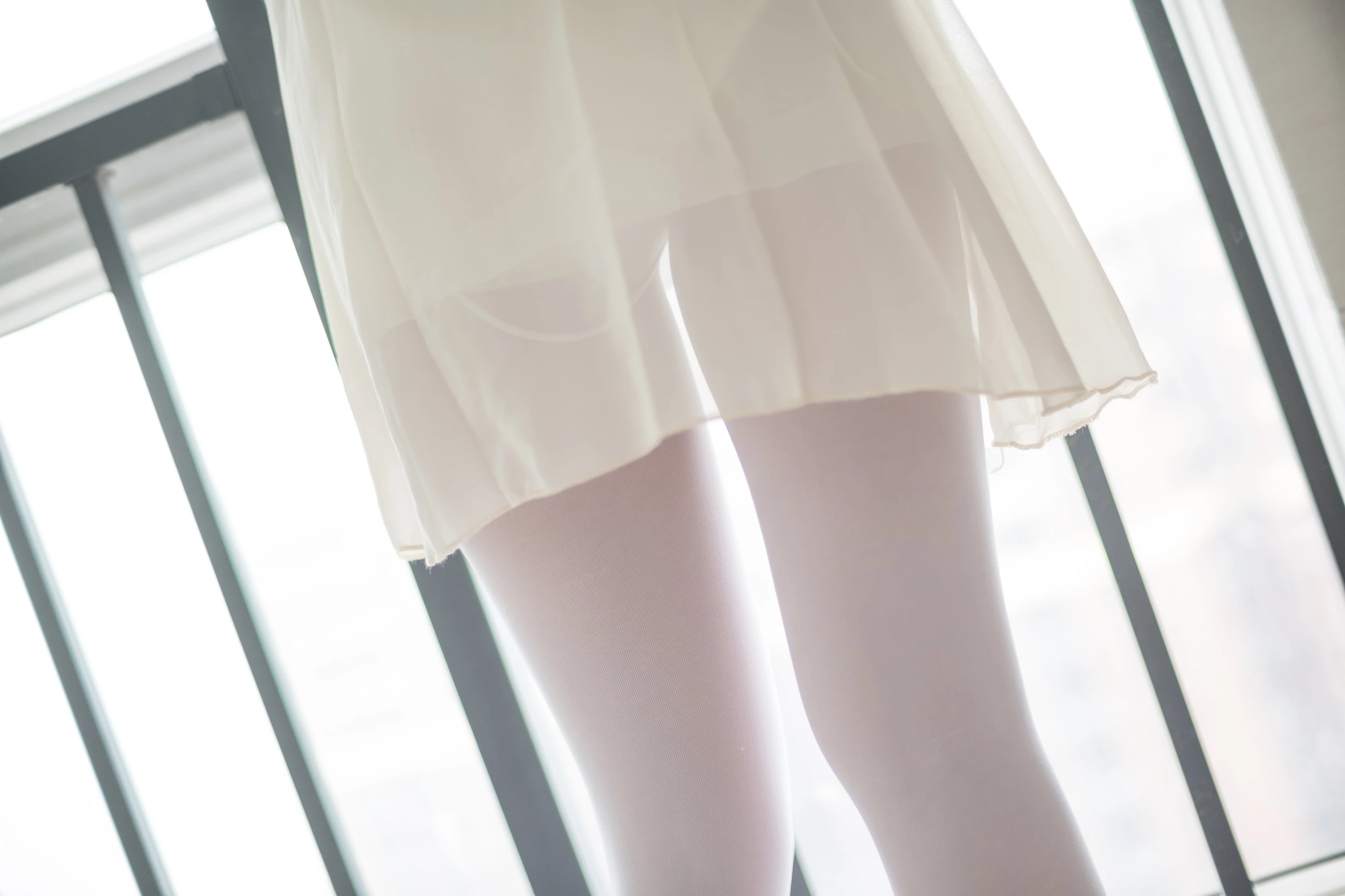 森萝财团 [R15-007] 窗台上的薄纱少女 [83P]插图9